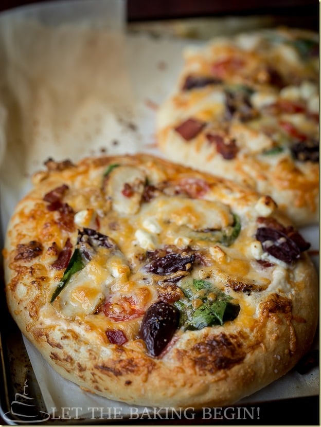 Mediterean Style Pizza - made from scratch with Breadmaker or without. 
