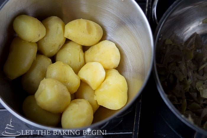 Image of potatoes showing how to make gnocchi