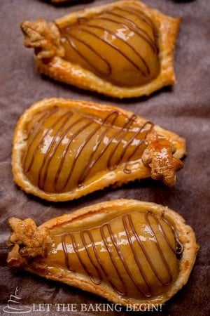 Puff pastry tarts with poached pears and Nutella