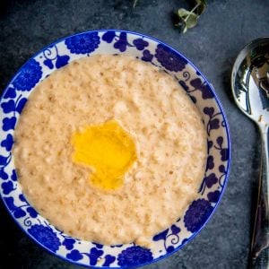 Pressure Cooker Oatmeal - creamy oatmeal with "set it and forget it" type of instructions that you will want to make every single morning! | By Let the Baking Begin!
