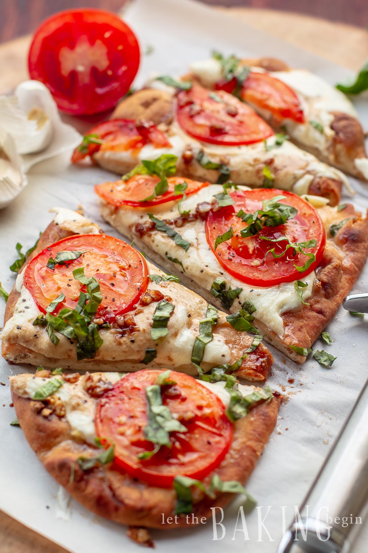 15 Minute Margherita Flatbread Pizza - delicious, easy recipe for a homemade pizza made with Naan Bread, Fresh Mozzarella, Tomatoes, Garlic and Basil that's great for busy weeknight dinners or parties.