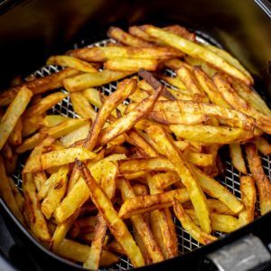Airfryer Fries - clean fries that you can eat guilt free. Less oil, quicker to make and so delicious!