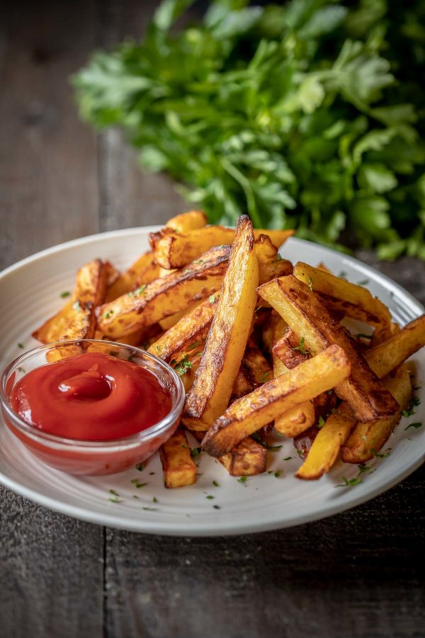 Airfryer Fries - clean fries that you can eat guilt free. Less oil, quicker to make and so delicious! 