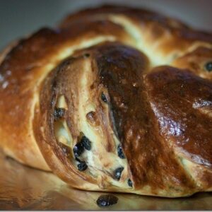 Christmas bread wreath with blueberries and white chocolate, sliced